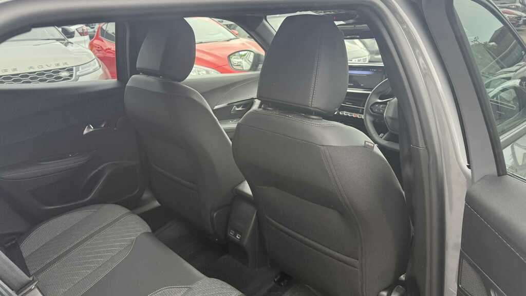 Peugeot 2008 1.2 Puretech Allure Edition #9