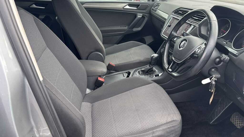 Volkswagen Tiguan Allspace 2.0 Tdi 4Motion Match Dsg 2021 Silver #2
