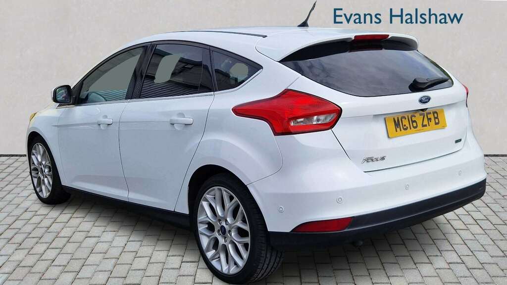 Ford Focus 1.0 Ecoboost 125 Titanium X Navigation 2016 MC16ZFB White #2
