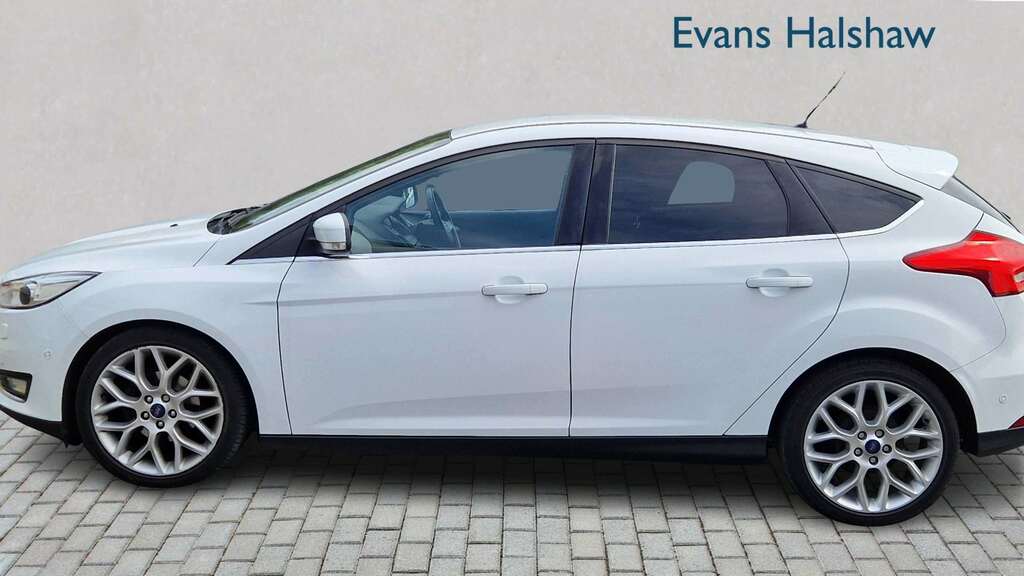 Ford Focus 1.0 Ecoboost 125 Titanium X Navigation 2016 MC16ZFB White #3