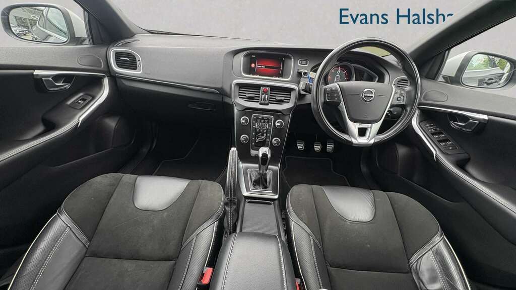 Volvo V40 D3 4 Cyl 150 R Design Nav Plus 2018 Black #4