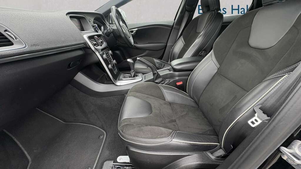 Volvo V40 D3 4 Cyl 150 R Design Nav Plus 2018 Black #5