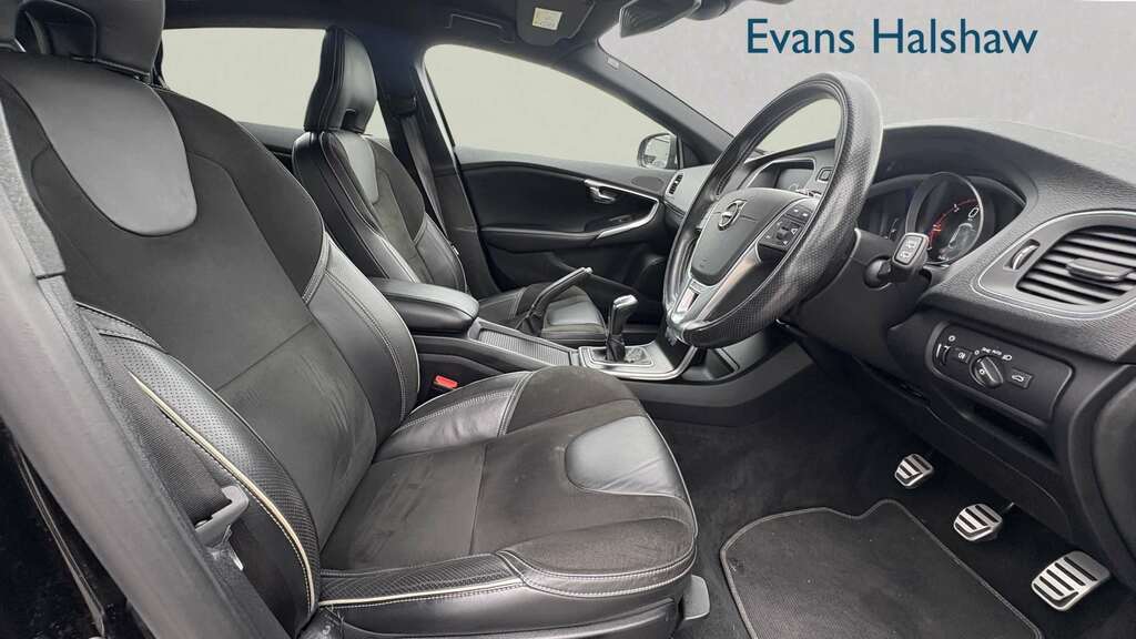 Volvo V40 D3 4 Cyl 150 R Design Nav Plus 2018 Black #2