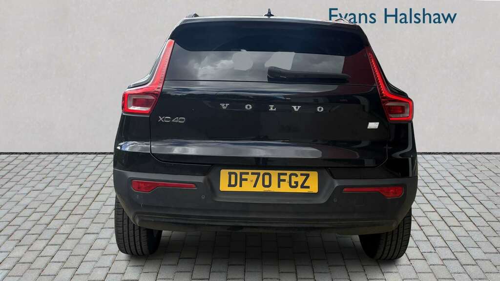 Volvo XC40 1.5 T4 Recharge Phev R Design 2020 DF70FGZ Black #3