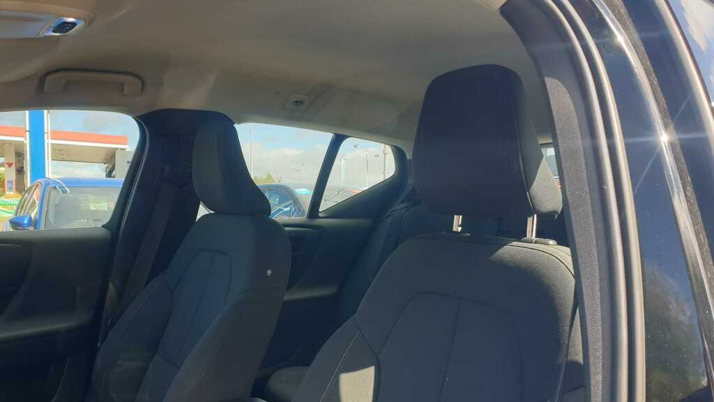 Volvo XC40 R-design, T3 White #15
