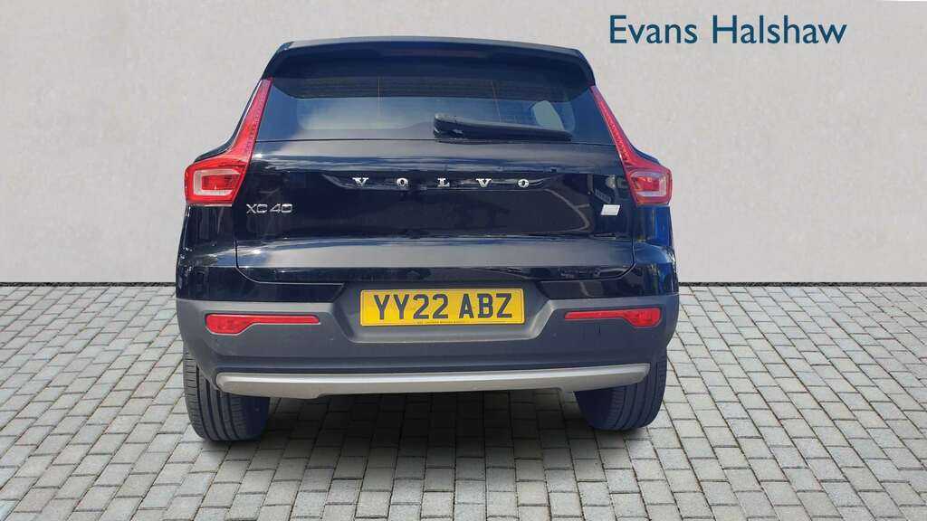 Volvo XC40 R-design, T3 White #7