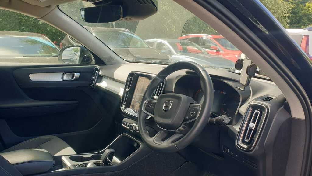 Volvo XC40 R-design, T3 White #12
