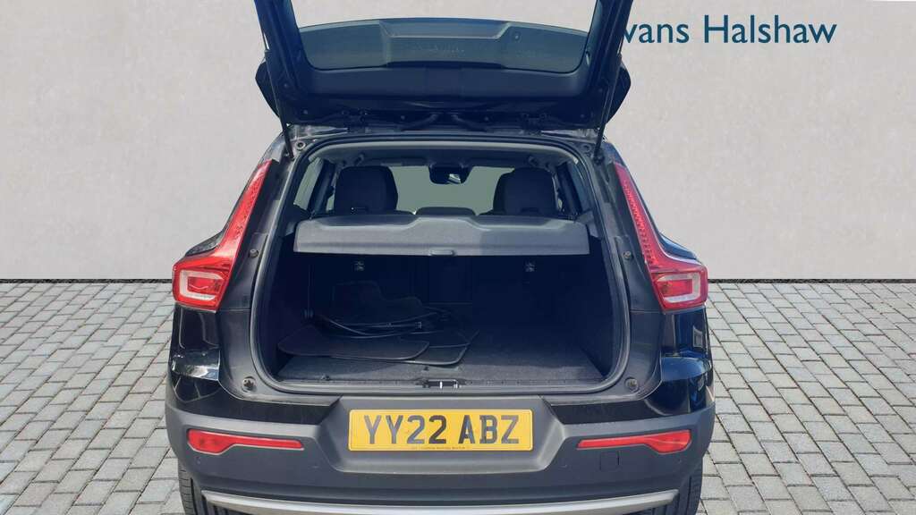 Volvo XC40 R-design, T3 White #8