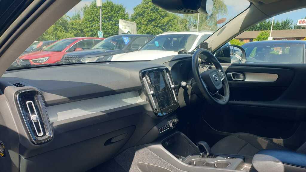 Volvo XC40 R-design, T3 White #14