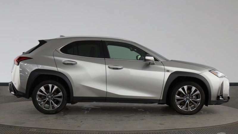 Lexus UX 250H 2.0 F-sport Design Cvt 2023 Silver #2