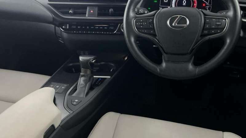 Lexus UX 250H 2.0 F-sport Design Cvt 2023 Silver #4
