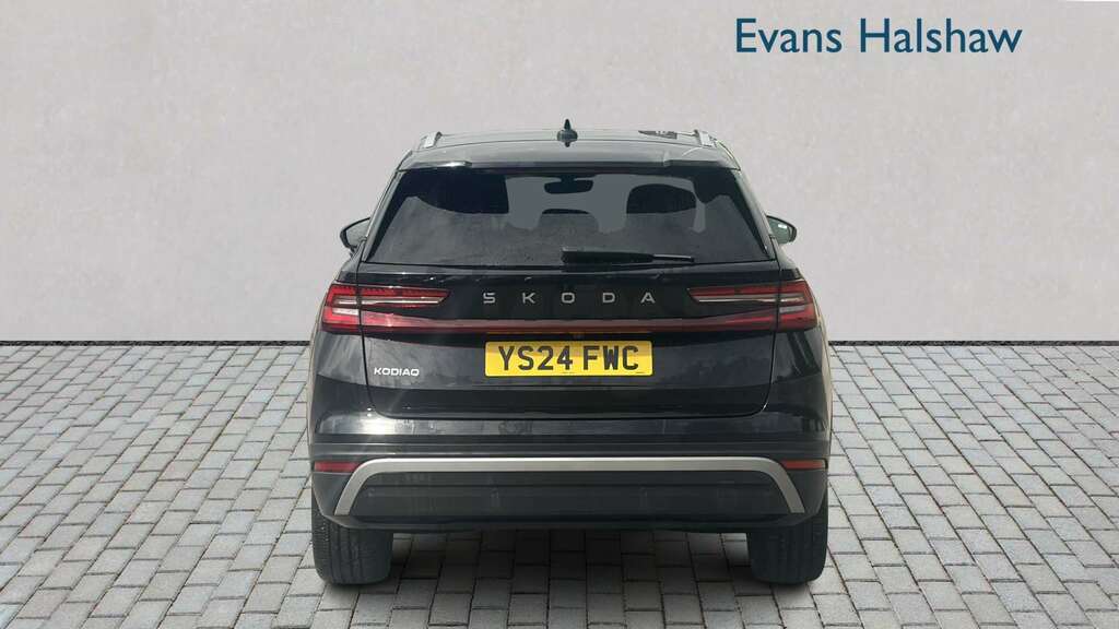 Skoda Kodiaq 1.5 Tsi E-tec Se L Dsg 7 Seat 2024 Black #4
