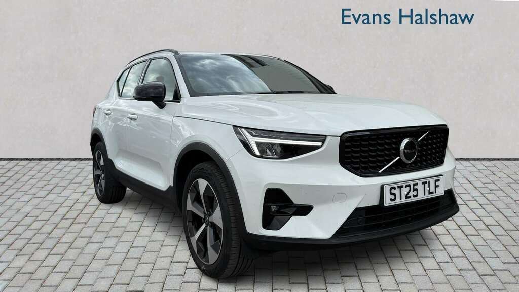 Volvo XC40 2.0 B4p Plus Dark 2025 White