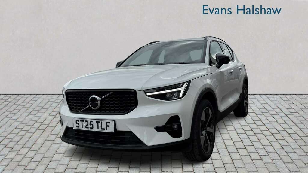 Volvo XC40 2.0 B4p Plus Dark 2025 ST25TLF White #3