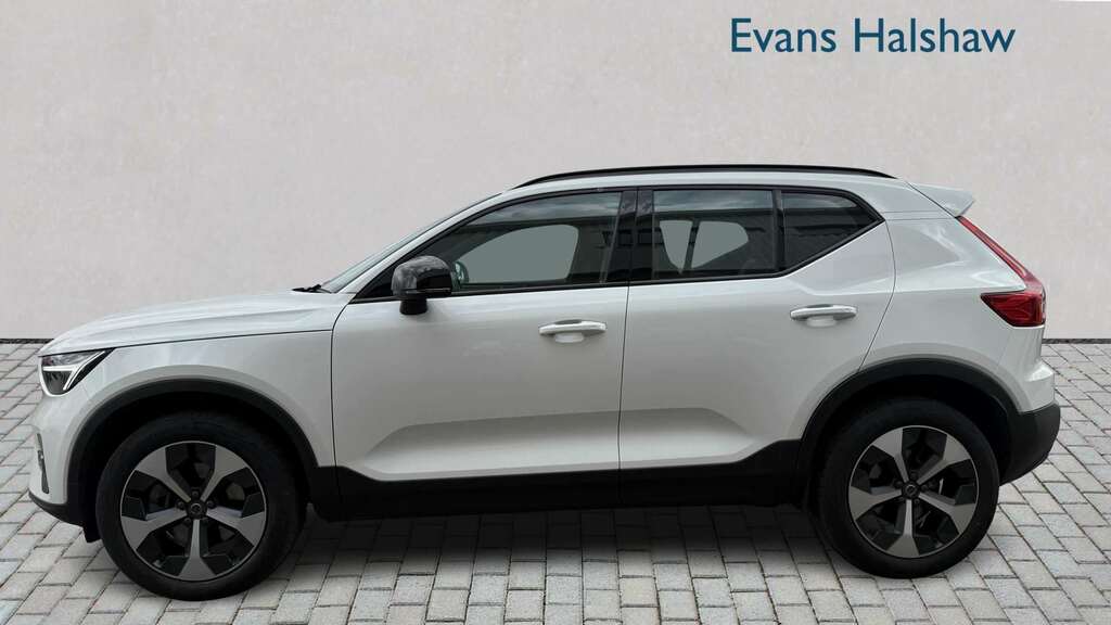 Volvo XC40 2.0 B4p Plus Dark 2025 ST25TLF White #4