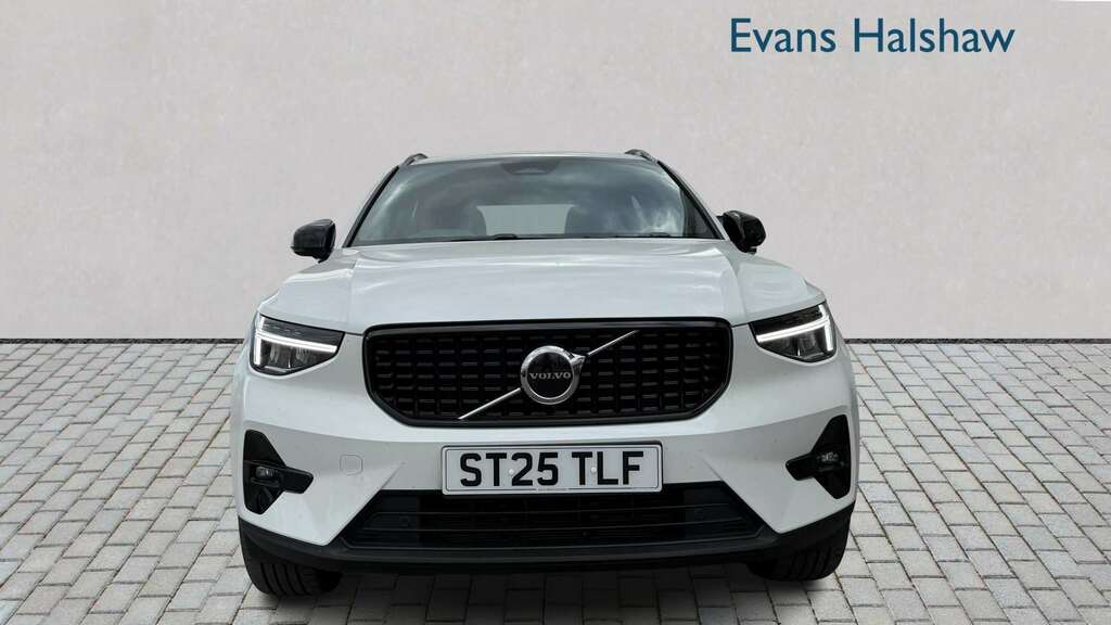 Volvo XC40 2.0 B4p Plus Dark 2025 ST25TLF White #2
