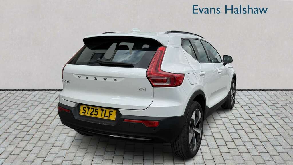 Volvo XC40 2.0 B4p Plus Dark 2025 ST25TLF White #6