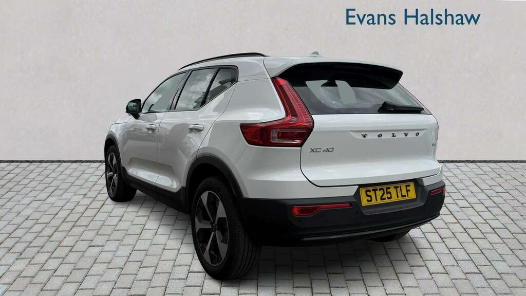 Volvo XC40 2.0 B4p Plus Dark 2025 ST25TLF White #5