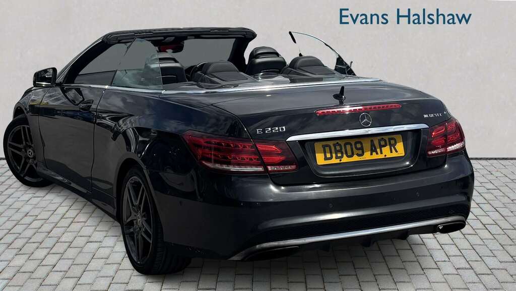 Mercedes-Benz E Class E220 Bluetec Amg Line 7G-tronic 2015 LM65EFU Black #2