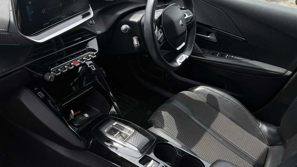 Peugeot e-208 Allure Premium Black #13