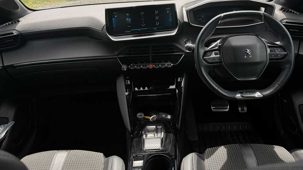Peugeot e-208 Allure Premium Black #7