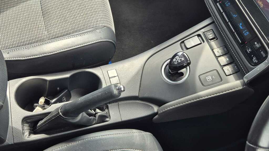 Toyota Auris D-4d Icon Tss White #13