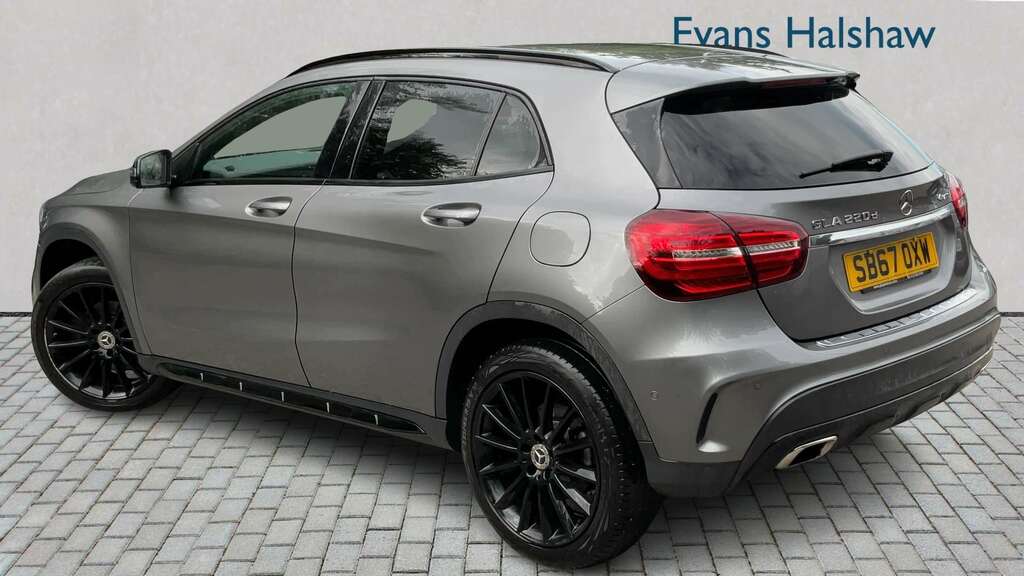 Mercedes-Benz GLA Class 220D 4Matic Amg Line Premium 2018 Grey #2