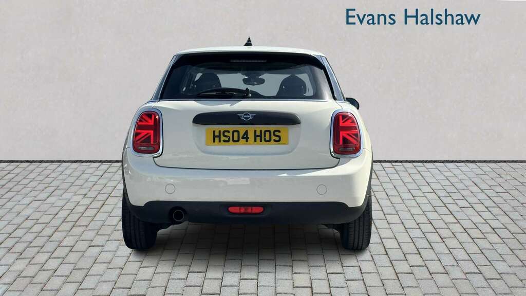 Mini Hatch 1.5 One Classic II Comfortnav Pack 202 NA70WRV White #4