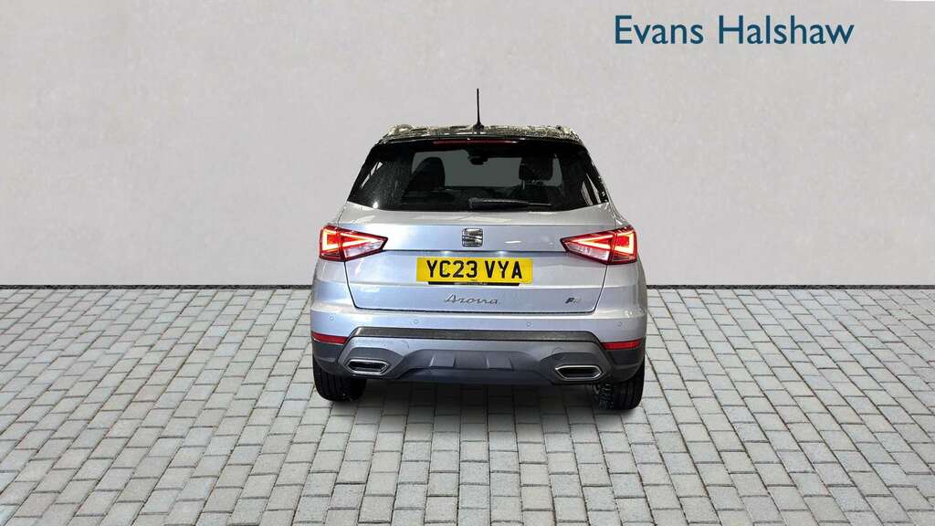 Seat Arona 1.5 Tsi 150 Fr Sport Dsg 2023 Silver #4