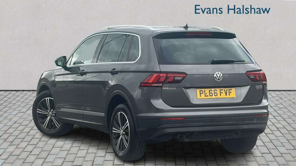 Volkswagen Tiguan Se Navigation Black #2