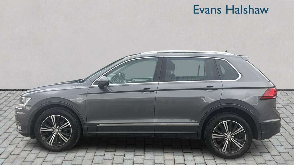 Volkswagen Tiguan Se Navigation Black #6