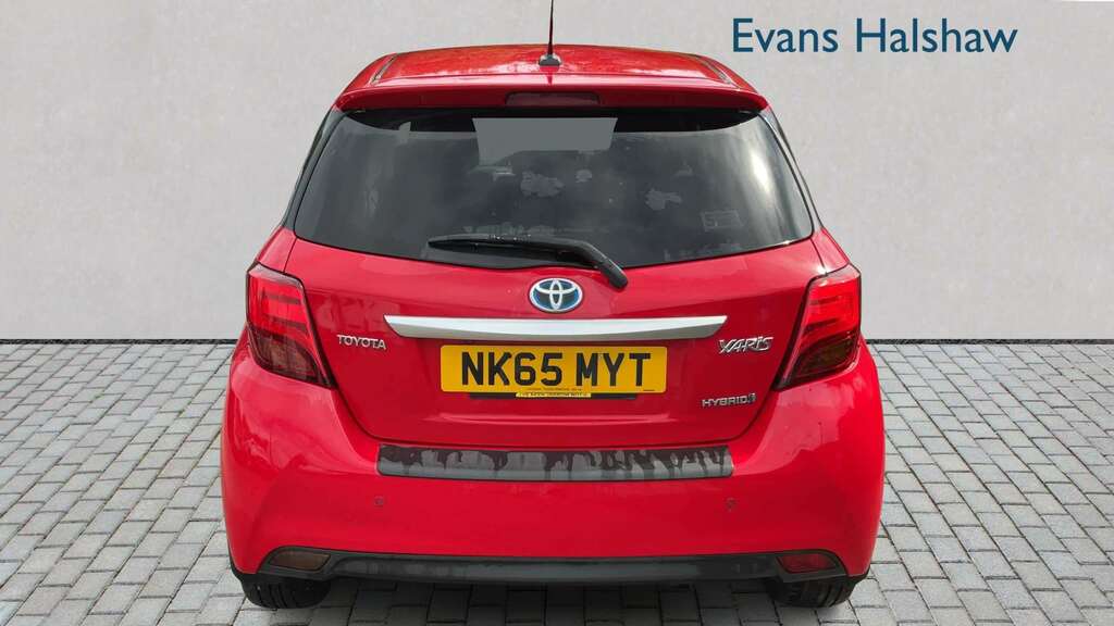 Toyota Yaris 1.5 Hybrid Sport Cvt 2015 Red #4