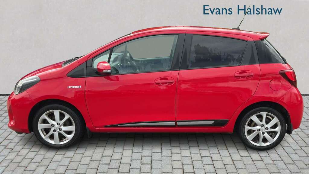 Toyota Yaris 1.5 Hybrid Sport Cvt 2015 Red #3