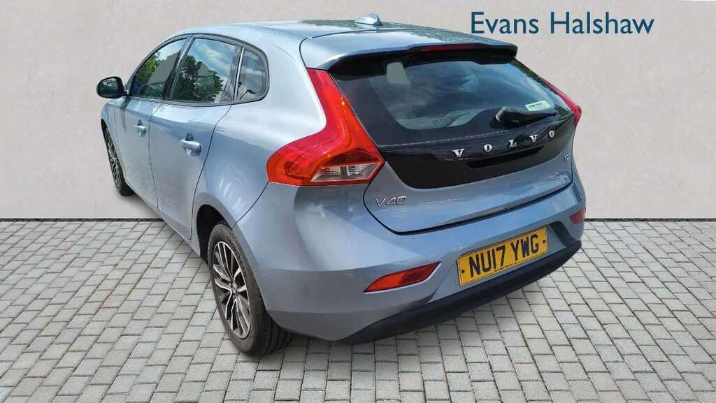 Volvo V40 T2 122 Momentum 2017 Blue #4