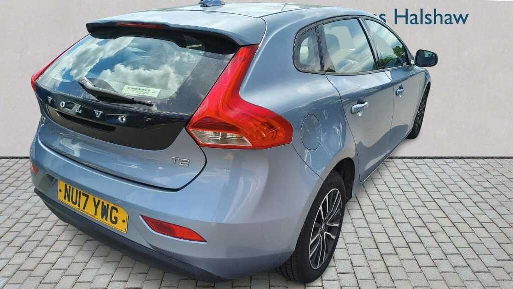 Volvo V40 T2 122 Momentum 2017 Blue #3