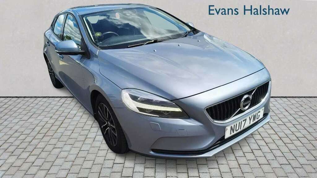 Volvo V40 T2 122 Momentum 2017 Blue