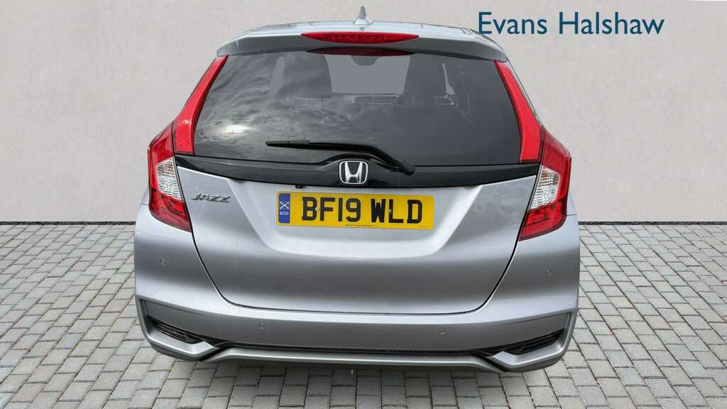 Honda Jazz 1.3 I-vtec Ex Navi 2019 Silver #2