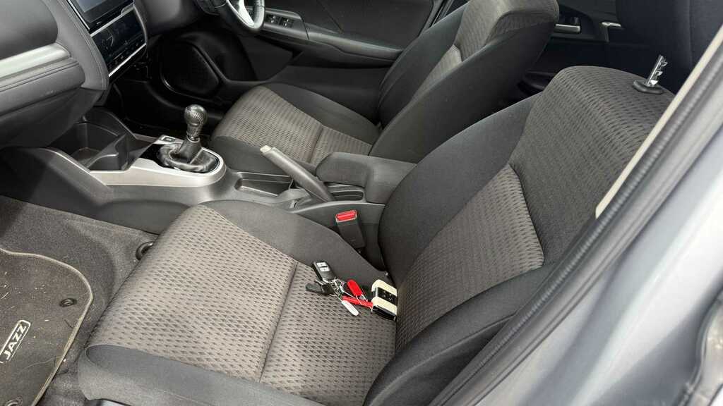 Honda Jazz 1.3 I-vtec Ex Navi 2019 Silver #6