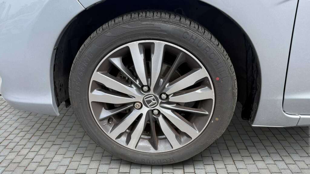 Honda Jazz 1.3 I-vtec Ex Navi 2019 Silver #3