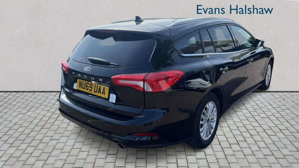 Ford Focus 1.0 Ecoboost 125 Titanium 2019 Black #3
