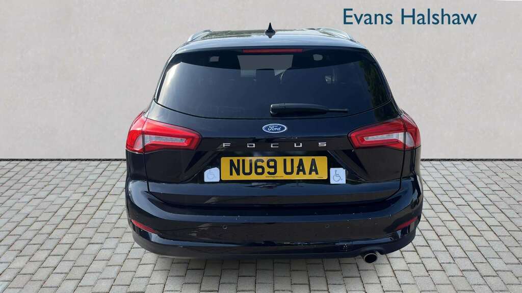 Ford Focus 1.0 Ecoboost 125 Titanium 2019 Black #4