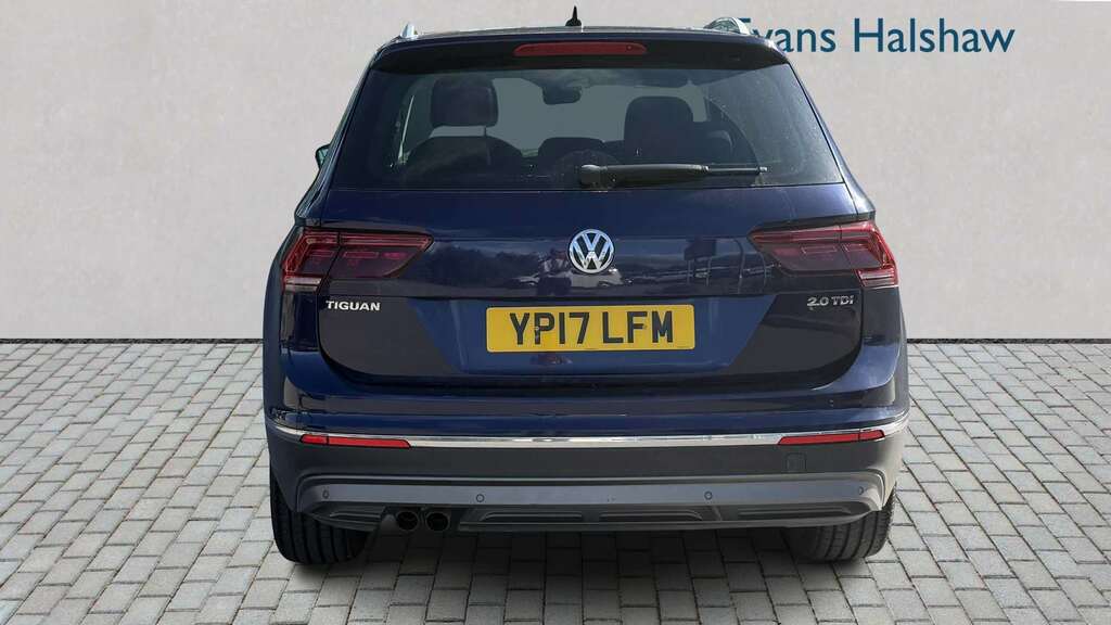 Volkswagen Tiguan 2017 2.0 Tdi Bluemotion Tech Se Navigation Suv Blue #4