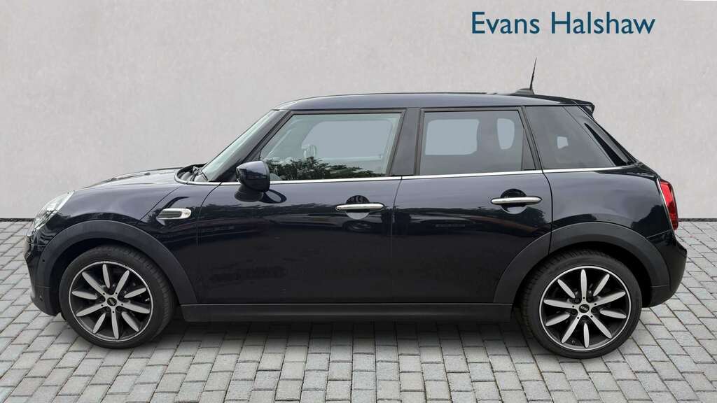 Mini Hatch 1.5 Cooper Exclusive II Comfortnav Pck LV20CZM Black #3