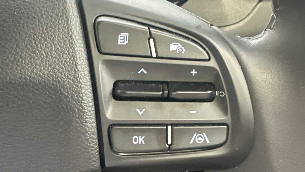 Hyundai I10 1.0 63 Advance Nav Red #15