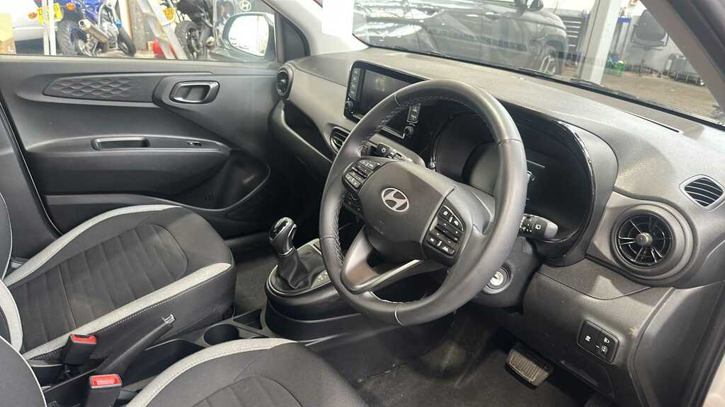 Hyundai I10 1.0 63 Advance Nav Red #8