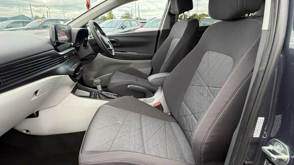 Hyundai Bayon Premium White #8