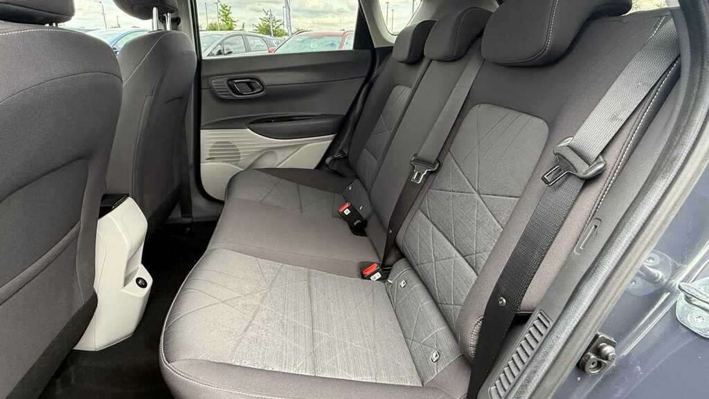 Hyundai Bayon Premium White #10