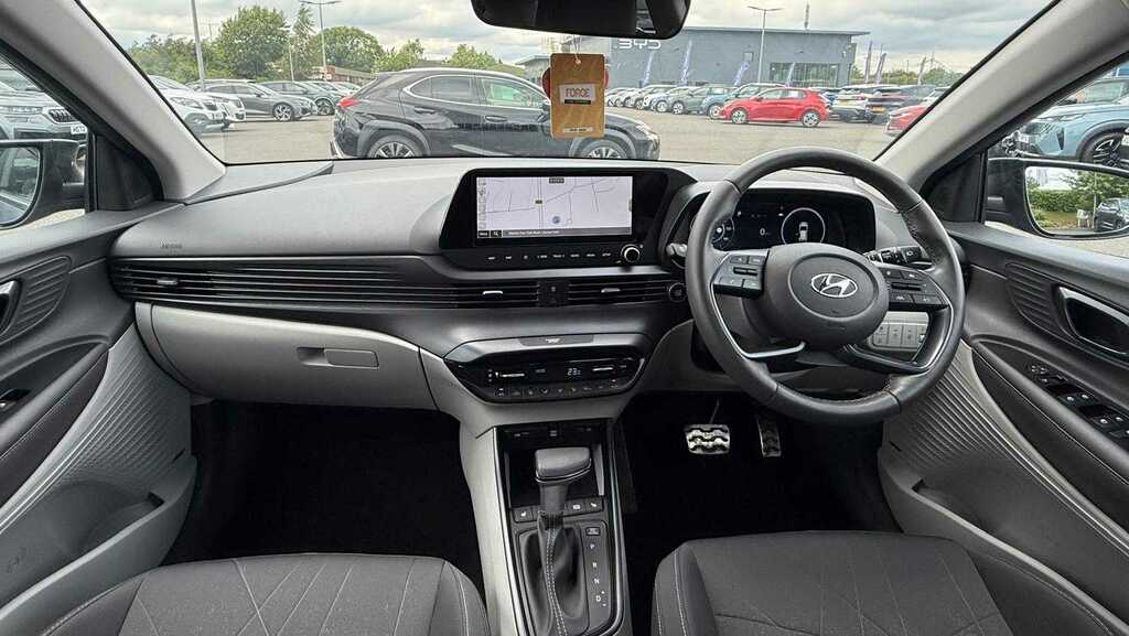 Hyundai Bayon Premium White #7