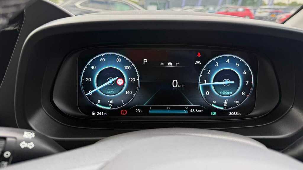 Hyundai Bayon Premium White #12