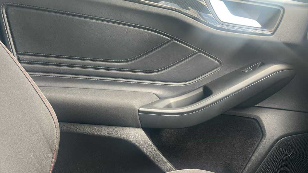 Ford Focus 1.0 Ecoboost Hybrid Mhev 155 St-line Black #23